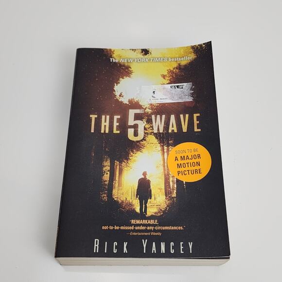The 5th Wave (Series Book 1) Young Adult Science Fiction Trilogy Paperback Book - Picture 1 of 5